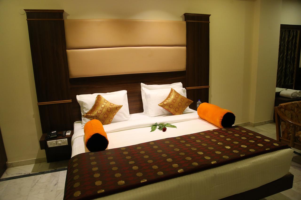 Poppys S.E.T Residency Hotel Kumbakonam Eksteriør billede