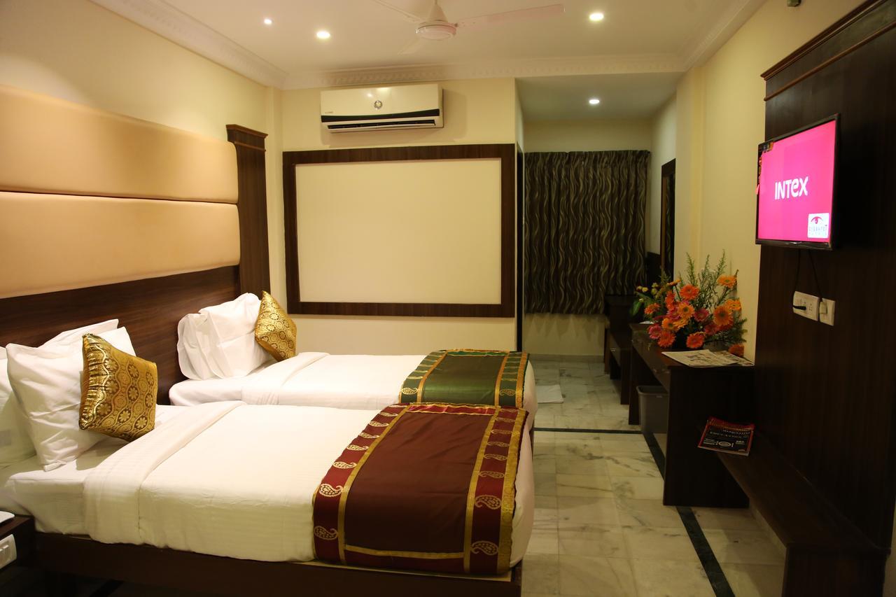 Poppys S.E.T Residency Hotel Kumbakonam Eksteriør billede