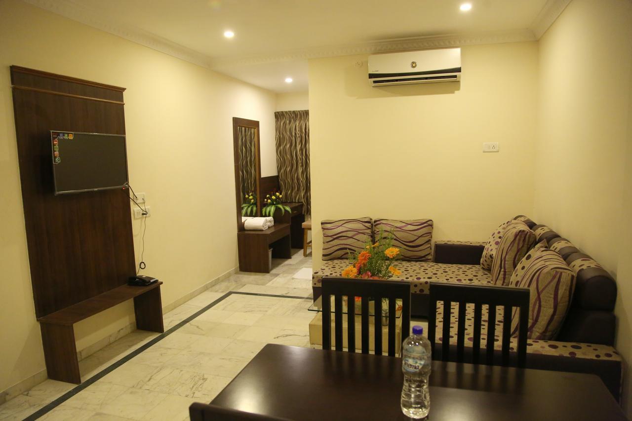 Poppys S.E.T Residency Hotel Kumbakonam Eksteriør billede