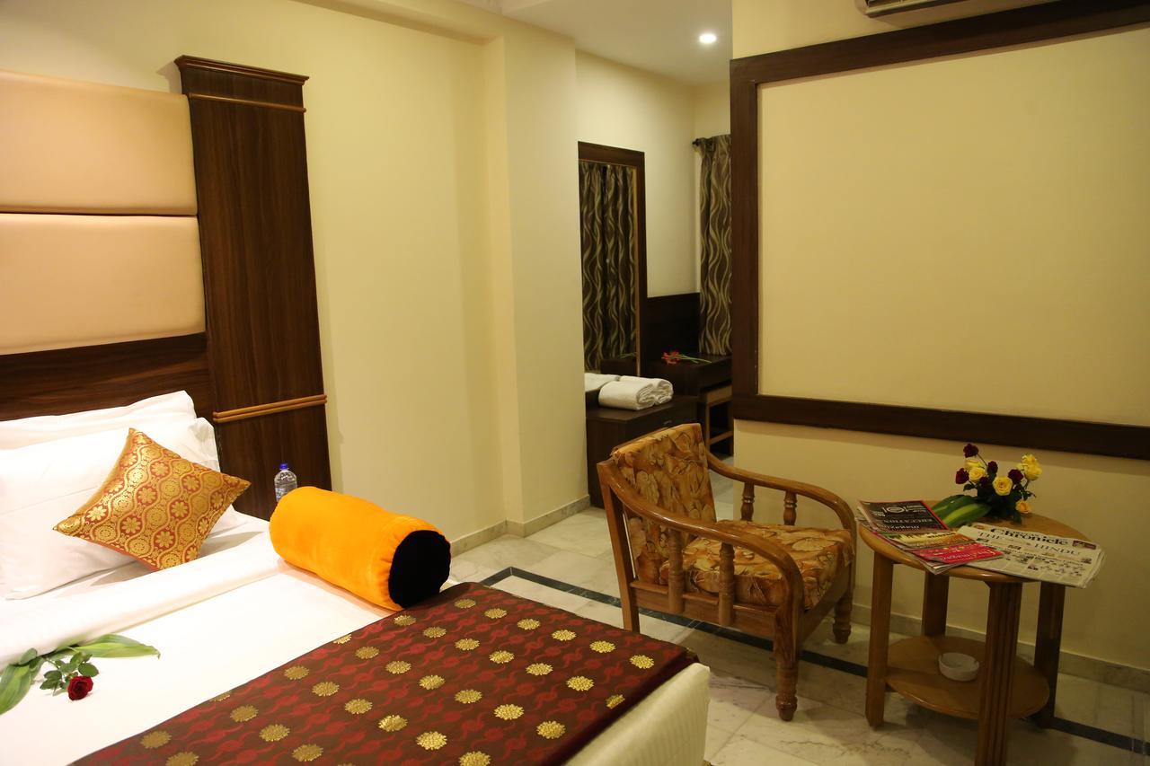 Poppys S.E.T Residency Hotel Kumbakonam Eksteriør billede